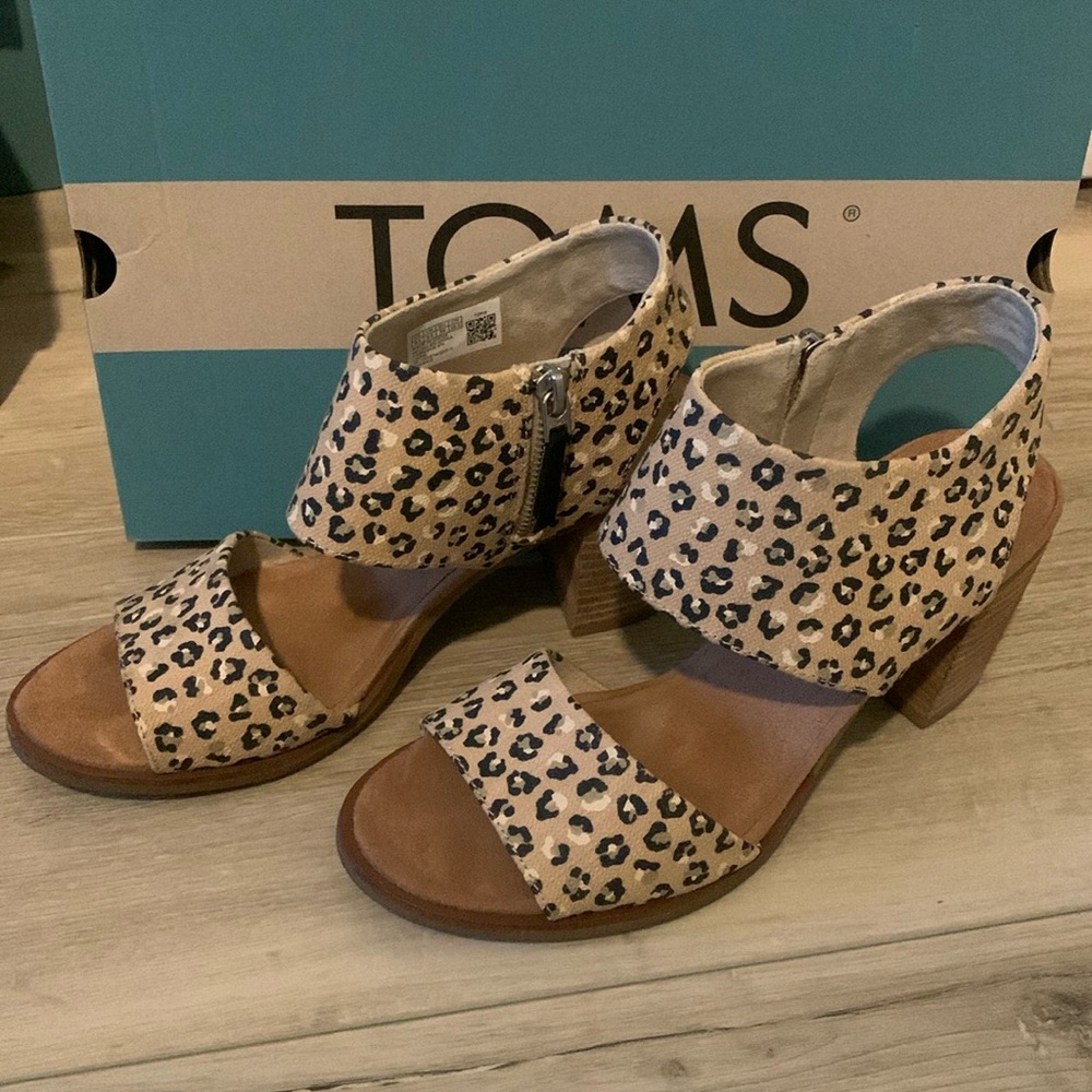 Women’s Toms leopard print heels, size 8.5